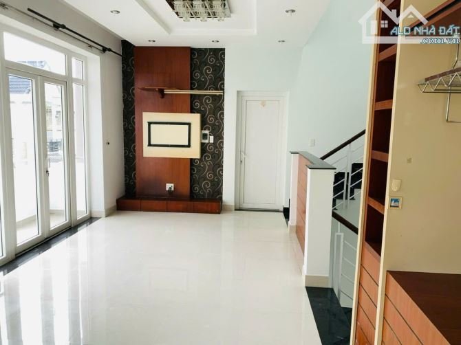 NHÀ 1 HẦM 1 TRỆT 2 LẦU GÓC 2 MẶT TIỀN KDC D2D - 2