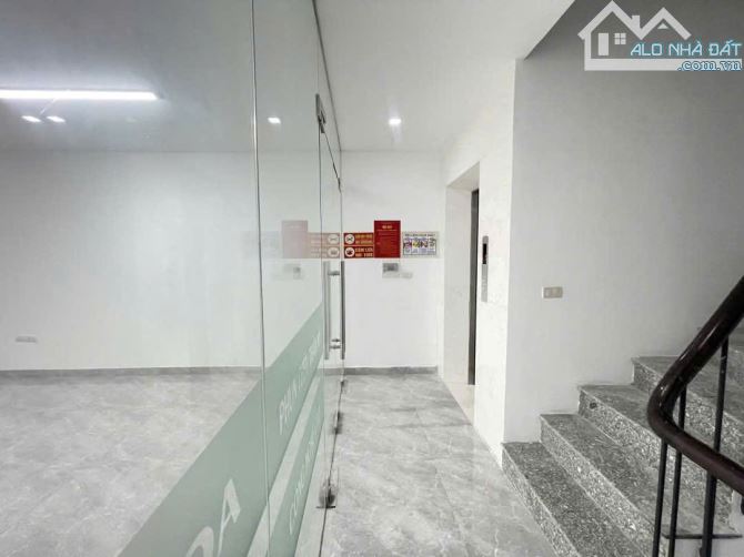 110 tỷ! Bán Toà Building Đ. Cách Mạng Tháng 8, Tân Bình - 10.5*33m - Hầm 8 Tầng - 2