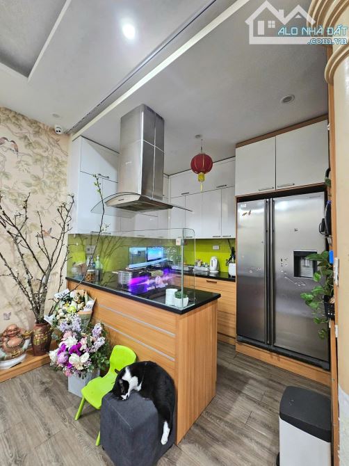 Bán Nhà 4 Tầng lô góc, Vừa Ở Vừa Kinh Doanh Phố Thái Thịnh- Đống Đa. 40m2- MT:5,8m - 2