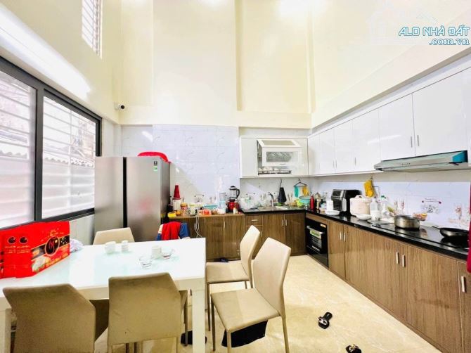 Bán nhà Đinh Công Thượng giá 13.6 tỷ, diện tích 42m2, 6 tầng, mặt tiền 4.1m - 2