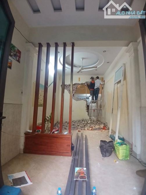 Bán nhà Nguyễn Trãi giá 8.7 tỷ, diện tích 44m2, 4 tầng, mặt tiền 3.5m - 2