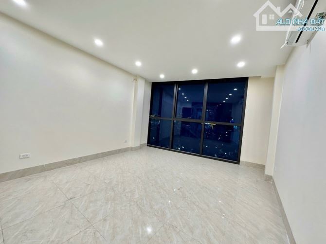 BÁN NHÀ MẶT PHỐ NGUYỄN TRÃI VIP  - 30m2, 6 tầng, mặt tiền 4,2m - 3