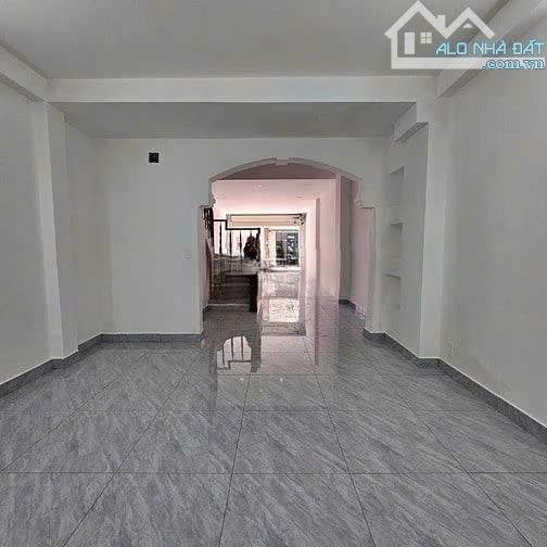 Nhà MT Hoa Lan, Phú Nhuận, DT 4 x 18, trệt 3 lầu, 6pn, 5wc, giá 38 tr - 3