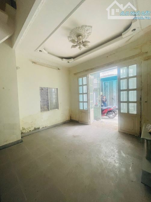 Kẹt tiền bán nhà 3 tầng hẻm xe hơi Thống Nhất, Gò Vấp, công nhận 37m2 đất, nhỉnh 3 tỷ  TL - 3