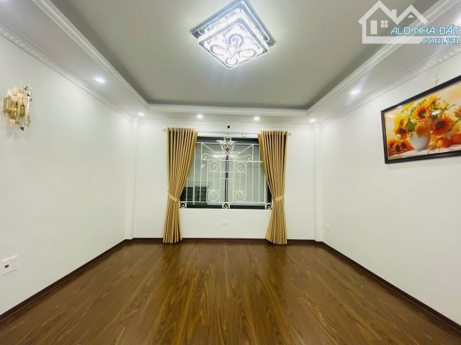 Cô Hằng nhờ bán căn nhà ở Nguyễn Khánh Toàn-Cầu Giấy, gần phố, 55m², 5 tầng, nhỉnh 12 tỷ - 3