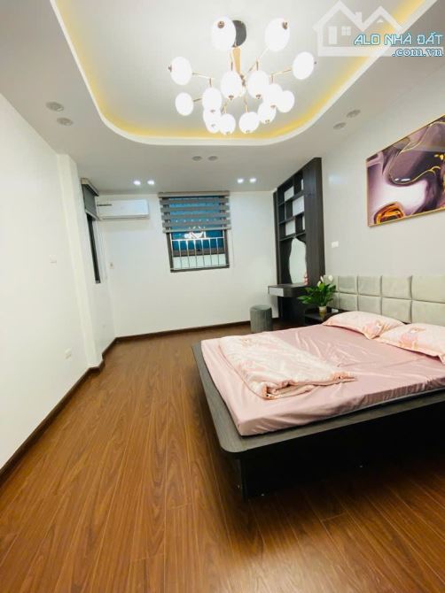 Bán nhà ngõ 42 Lac Trung, 5.x tỷ, 30m2, ngõ ba gác, ô tô đỗ rất gần nhà, full nội thất. - 3