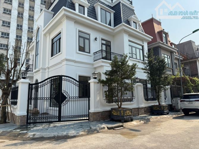 SIÊU PHẨM MẶT PHỐ SA ĐÔI LÔ GÓC dt:206m2 x 4 Tầng Mt:15m Giá bán 63,5 tỷ - 3