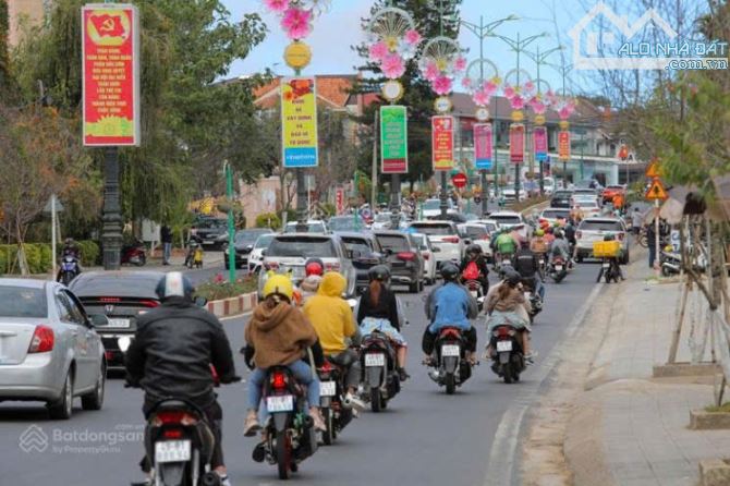 BÁN ĐẤT - TẶNG BIỆT THỰ MẶT TIỀN BA THÁNG TƯ - 652M2 GIÁ GIẢM CHỈ CÒN 65 TỶ - NGANG 12MET - 3