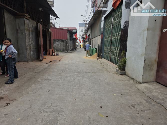Dt : 61 m mặt tiền 5 m nở hậu phát tài lộc  Giá : 2.2 tỷ     3 BƯỚC CHÂN RA CÔNG VIÊN N - 3