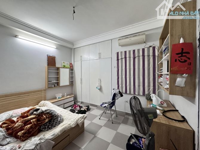 Cần bán gấp nhà Xuân Thủy 52m2, 4T, cách  ô tô 10m, nhà dân xây đẹp - 3