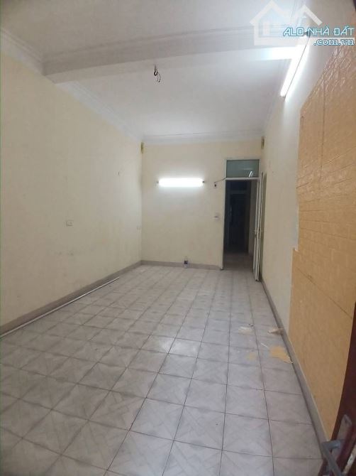 Bán nhà Nguyễn Trãi giá 8.7 tỷ, diện tích 44m2, 4 tầng, mặt tiền 3.5m - 3