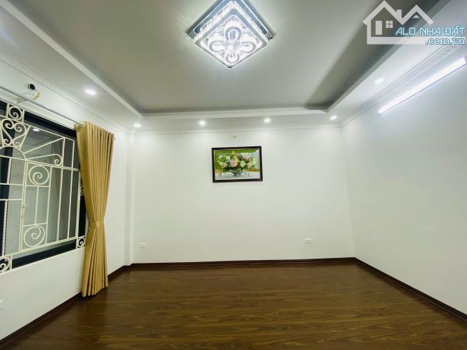 Cô Hằng nhờ bán căn nhà ở Nguyễn Khánh Toàn-Cầu Giấy, gần phố, 55m², 5 tầng, nhỉnh 12 tỷ - 4