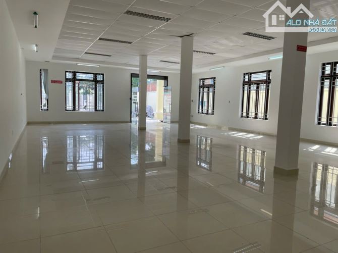 CHO THUÊ MẶT BẰNG  MT NGUYỄN VĂN TẠO 600M2 NHÀ VĂN PHÒNG 250M2 - 4