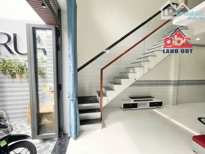 Nhà lầu 2.65 tỉ . Hơn 60m2-SHR- thổ cư tại P.Bửu Hoà thuận tiện di chuyển các tỉnh lớn . - 4