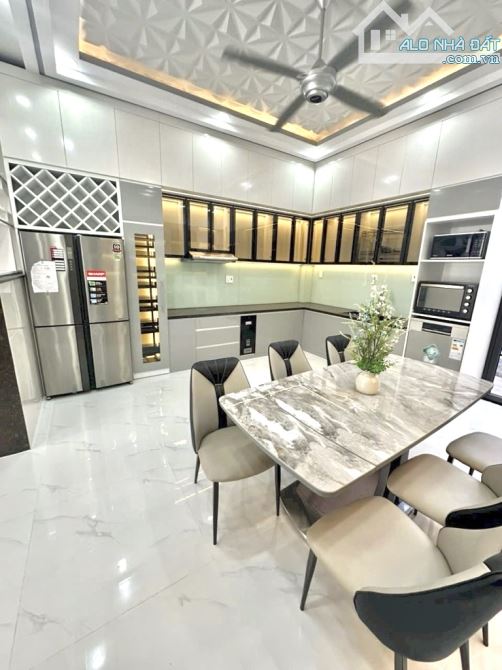 BÁN BIỆT THỰ TRUNG TÂM NHÀ BÈ – 100M2 - HUỲNH TẤN PHÁT - NHỈNH 8 TỶ - 5
