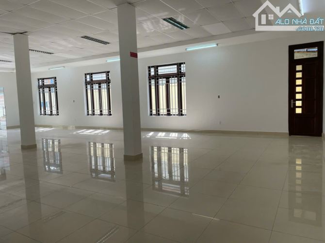 CHO THUÊ MẶT BẰNG  MT NGUYỄN VĂN TẠO 600M2 NHÀ VĂN PHÒNG 250M2 - 7