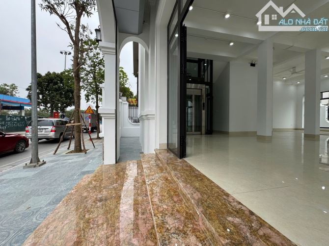 SIÊU PHẨM MẶT PHỐ SA ĐÔI LÔ GÓC dt:206m2 x 4 Tầng Mt:15m Giá bán 63,5 tỷ - 9