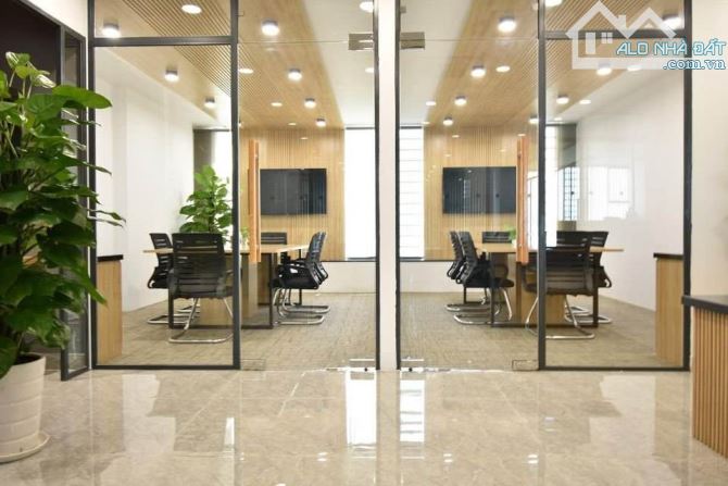 Bán tòa nhà mặt phố Tây Sơn, Đống Đa diện tích 650m2 xây 11 tầng nằm giữa phố giá 364 tỷ