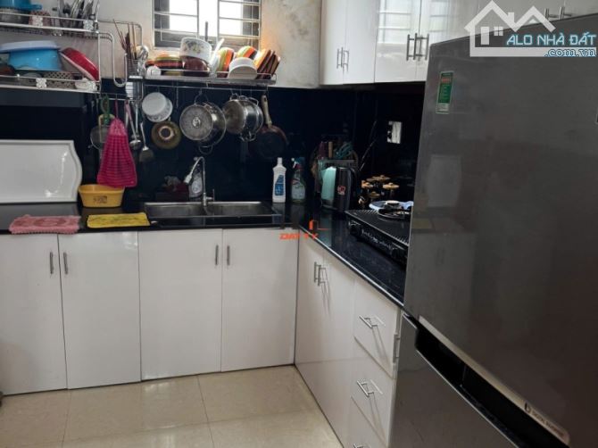 NHÀ MẶT TIỀN NGUYỄN TIỂU LA GẦN TRƯỜNG NGUYỄN KHUYẾN