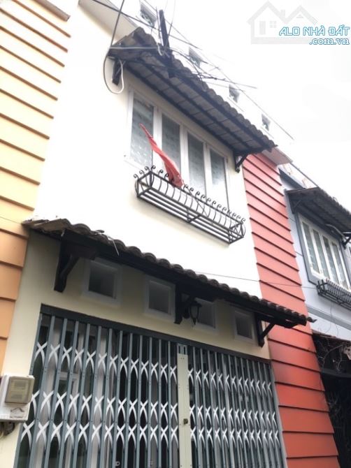 Bán nhà 2 tầng, trung tâm Bình Thạnh, chỉ 5,3 tỷ đồng.