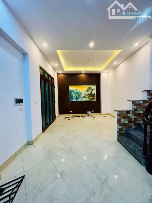 Ngộp Bank.Chủ giảm nửa tỷ còn hơn 6 tỷ nhà 30m,5 tầng.Mặt tiền quá rộng 7.3m.  Ngõ thông r