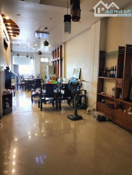 Bán nhà mặt phố Nguyễn Lương Bằng, Đống Đa, tiện kinh doanh 5 tầng 90m2 giá 36 tỷ