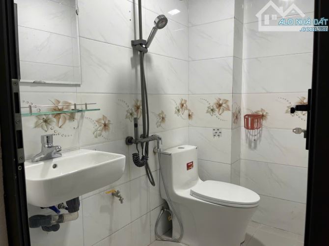 TÔI CHÍNH CHỦ CẦN TIỀN BÁN GẤP NHÀ 5 TẦNG VIEW THOÁNG, Ở SƯỚNG, GẦN CHỢ HÀ ĐÔNG
