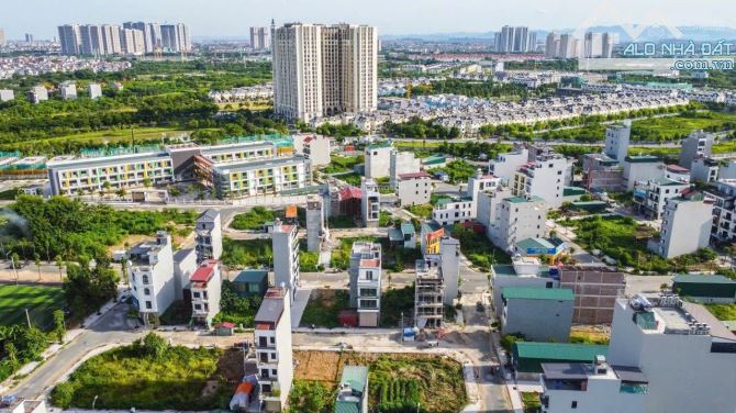 Chính chủ bán lô đất dịch vụ Vân Canh diện tích 68m, MT:4,85 giá 10 tỷ