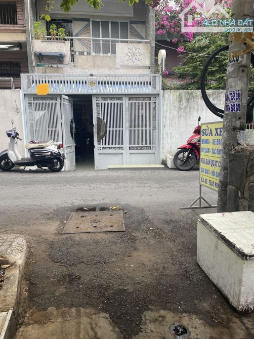 HƠN 1 TÌ - NHÀ QUẬN 6 - 3 TẦNG - DÒNG TIỀN SẴN 40TR/NĂM - GẦN HẬU GIANG - SHR - CẠNH HXH