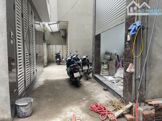 Chủ nhà nhờ em bán Căn nhà phố Kim Giang, 42m, 7T Thang Máy, Hơn 8 Tỷ, Ô TÔ Gần