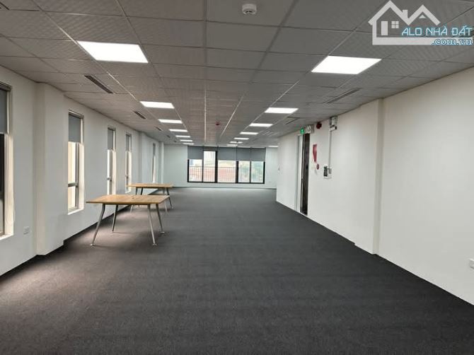 Bán toà Building mặt phố Nguyễn Hoàng Tôn. Tây Hồ DT 245m x 10T. Mặt tiền 8m