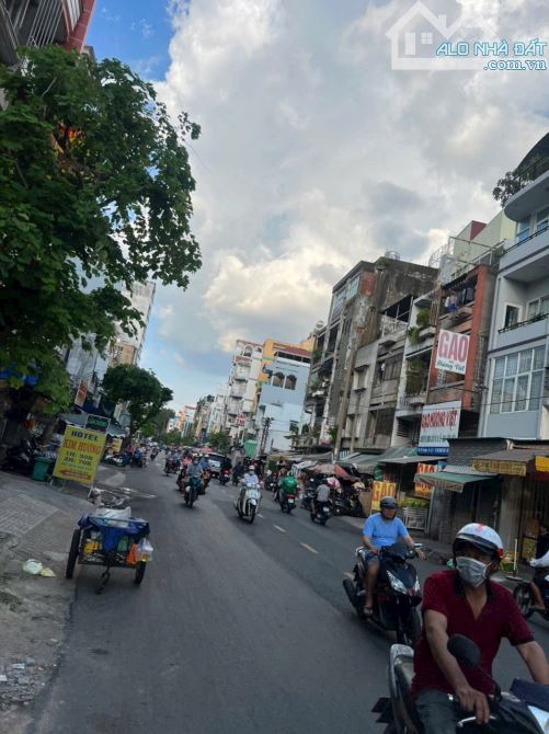 Bán Gấp Nhà Mặt Tiền Trần Quý , Q11 , vị trí đẹp , 4 X 17m , 3 lầu , 16,3 tỷ TL