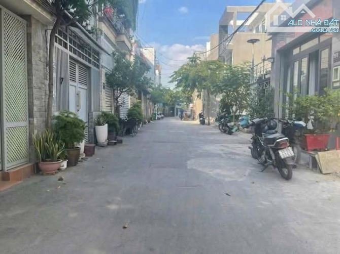 Đất Hồ Bá Phấn , PL A Q9 62m2 SHR đương ô tô tránh nhau
