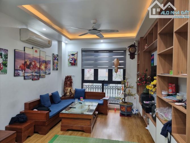 NHÀ LÊ TRỌNG TẤN – 40M2 – Ô TÔ ĐỖ CỬA – 10 TỶ – CƠ HỘI ĐẦU TƯ TỐT