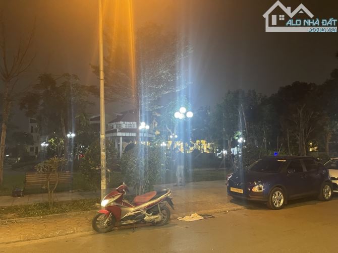 BÁN NHÀ NGỌC THUỴ. LONG BIÊN , 48,8M , 3,5 TẦNG, GIÁ 6,6 TỶ, NGÕ MORNING , SÁT CÔNG VIÊN