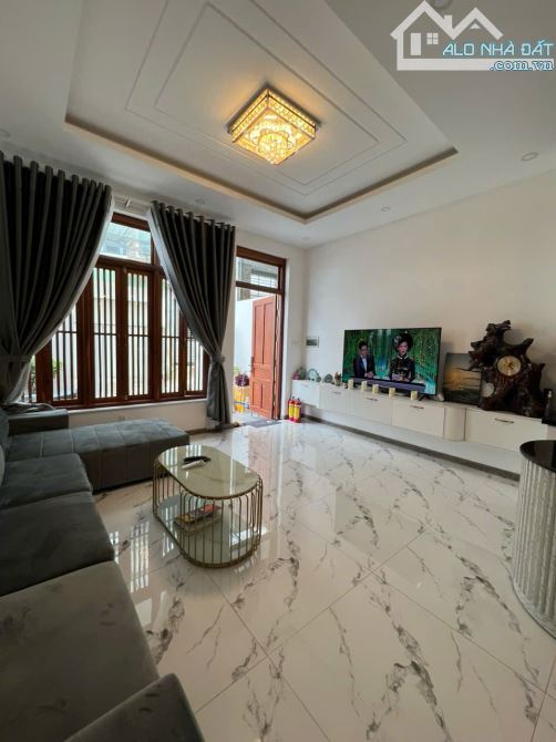 HOMESTAY 5 PHÒNG + 1 CĂN HỘ ĐƯỜNG Ô TÔ LỚN P3 GIÁ 7 TỶ