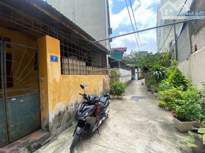 LÝ SƠN-THƯỢNG THANH LB-PHÂN LÔ QUÂN ĐỘI VIP-NGÕ THÔNG 4CHỖ VÀO NHÀ- 83M2 MT: 5,4M CHỈ 5,9Ỷ