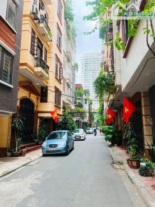 Lô góc Phân lô ô tô tránh Hoàng Văn Thái, DT 75m2, MT 5m, ngõ thông sát phố KD, 21tỷ8