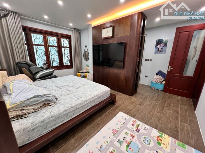 Siêu phẩm lĩnh nam 122 m / 5 tầng / giá chào 23,5 tỷ