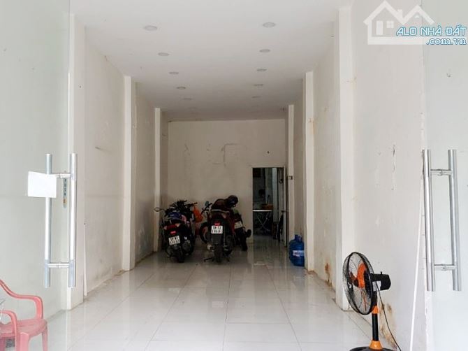 Cho thuê mặt bằng kinh doanh - Mặt tiền Đinh Tiên Hoàng, Q1