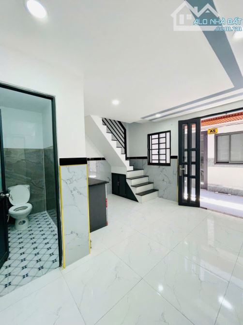 CƠ HỘI VÀNG khi mua nhà 1 trệt 1lầu, 2PN GIÁ TỐT TẠI ngã 3 Mỹ Hạnh gần chợ giá 395trieu