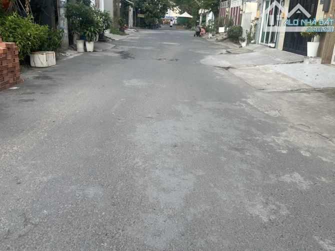 Bán nhà 4 tầng, Đào Tông Nguyên, TT Nhà Bè, Nhà Bè. 250m2 - MT nhựa 10m - Chỉ 6 tỷ hơn.