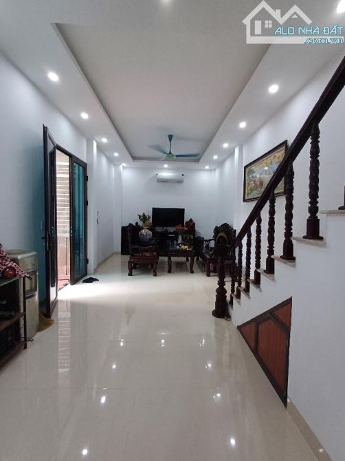 LĨNH NAM - LÔ GÓC 2 MẶT THOÁNG -   NGÕ NÔNG RỘNG THOÁNG, SÁT PHỐ, TẦM TIỀN NHỎ