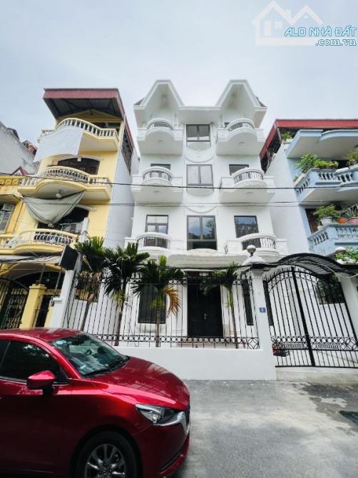 Biệt thự cực độc khu Kim Mã 155m2 xây 2 khối nhà MT10m sân vườn bao quanh giá êm 39tr/th