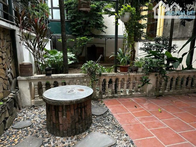 Nguyên căn sân vườn Đội Cấn rộng 200m2x3T MT10m đủ loại mô hình, mới xây sửa chưa đến 38tr
