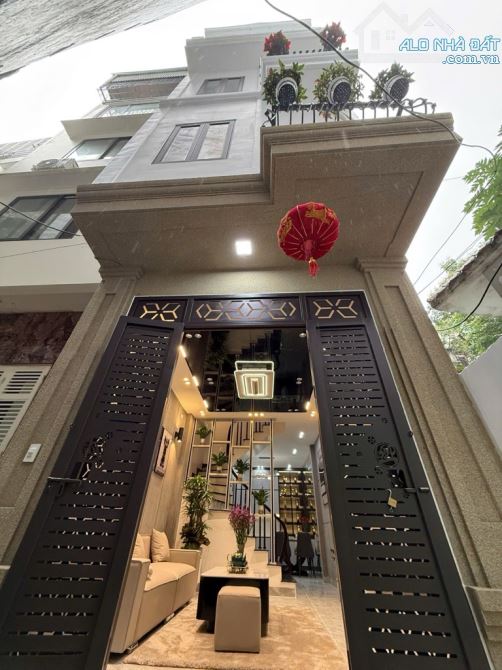 BÁN NHÀ NGÕ RỘNG PHỐ NGUYỄN KHANG, CẦU GIẤY, DT 42M2, 4 TẦNG, GIÁ CHÀO 9 TỶ.