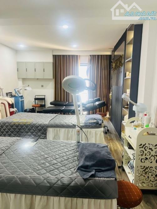 Sang nhà Kinh Doanh Mặt Tiền Nguyễn Thái Bình,P4,Tân Bình giá 300tr TL