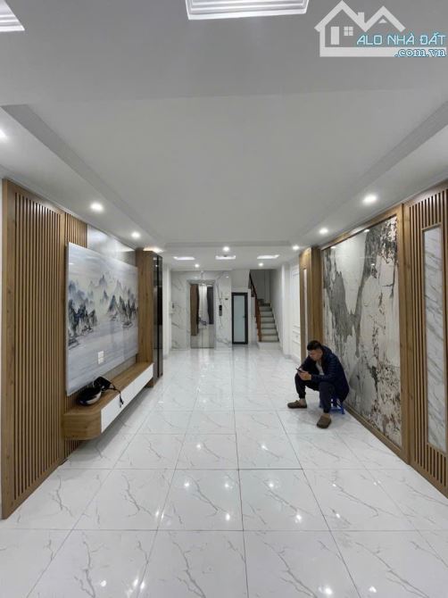 Nhà mới 5 tầng- thang máy - ngã 5 Bà Triệu - Hà Trì - nhỉnh 6 tỷ