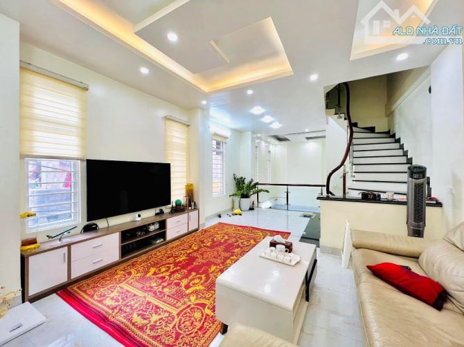 bán nhà định công phân lô thông thoáng tứ phía