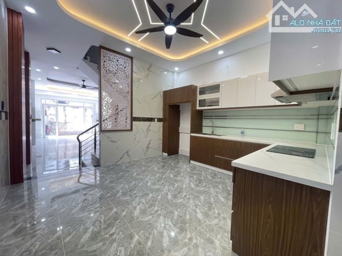 Bình Tân, Nhà 5 tầng 80m2, Ngang4.5m, cạnh Aeon,ô tô, giá rẻ